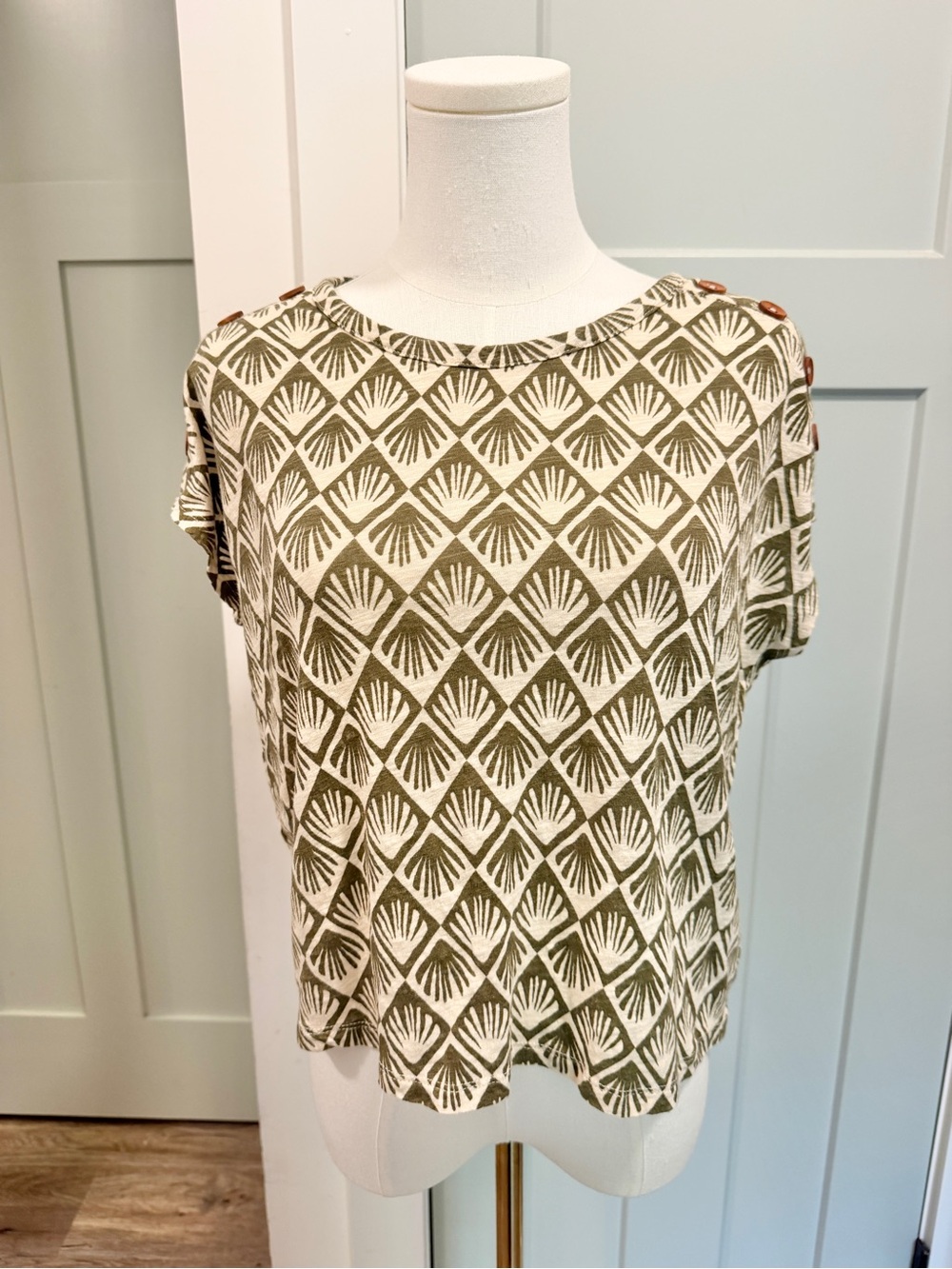 C&C California Linen Shell Print Top Shoulder Button Medium Olive Natural Fiber